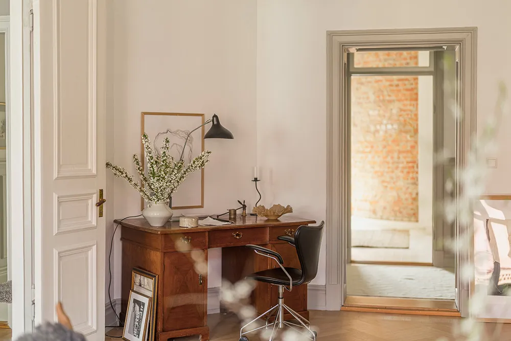 Jasny skandynawski wnętrze z skórzanympfu - Gallery image 11