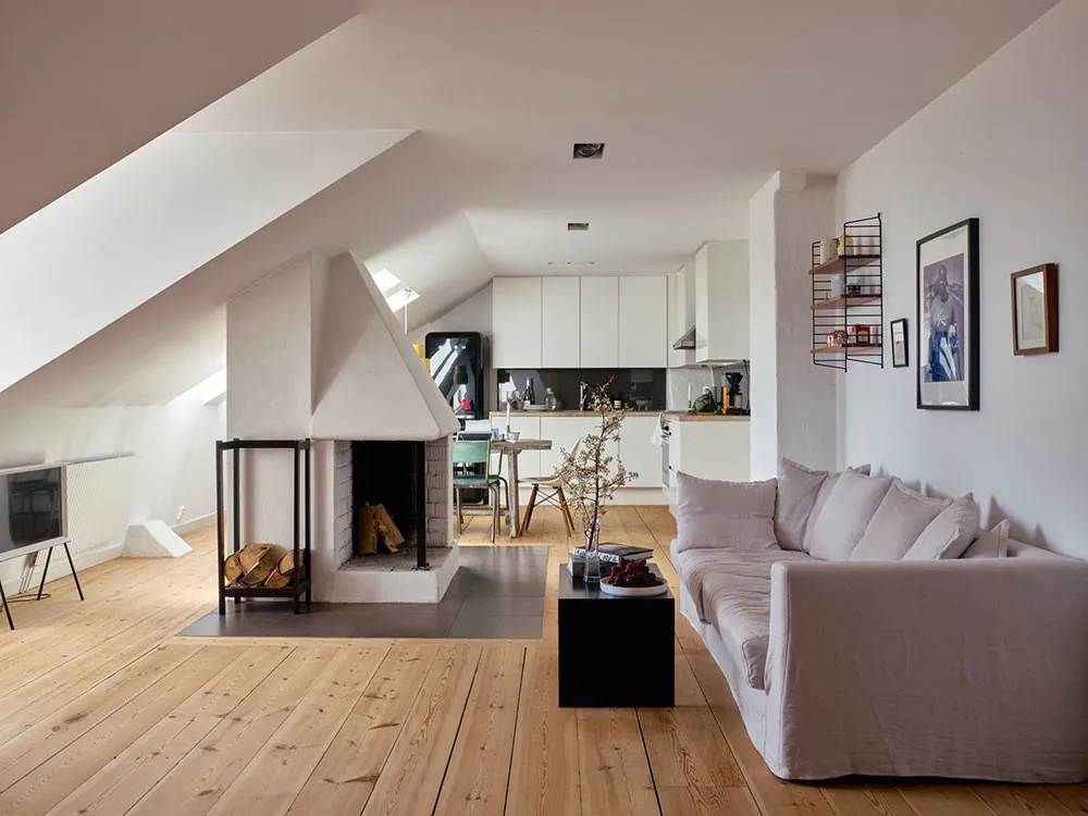 Helle Dachgeschosswohnung in Stockholm mit Schlafzimmer wie in einem Landhaus - Gallery image 8