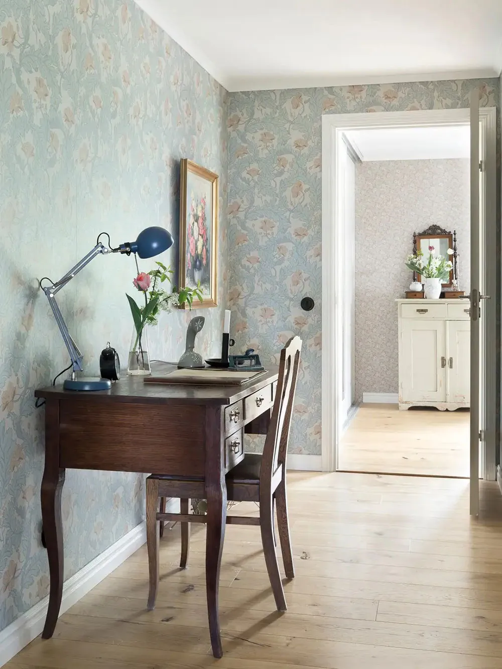 Traditional Swedish Cottage of the 19th Century with Red Facade and Countryside Interior - Gallery image 9