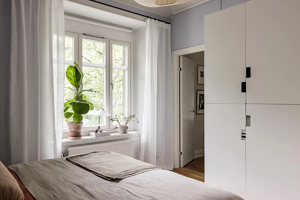 Huile d'olive et autres teintes vertes dans le design d'un appartement suédois (76 m²) - Gallery image 18