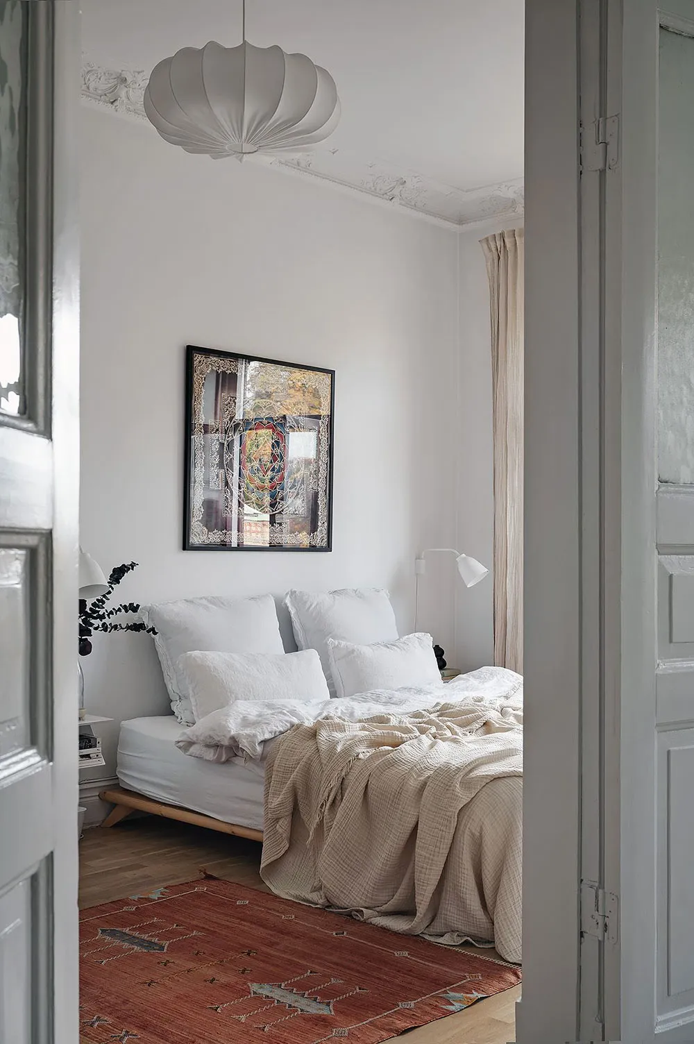 Grüne Herd und warme Akzente: verfeinertes Interior einer Wohnung in Göteborg (94 qm) - Gallery image 8