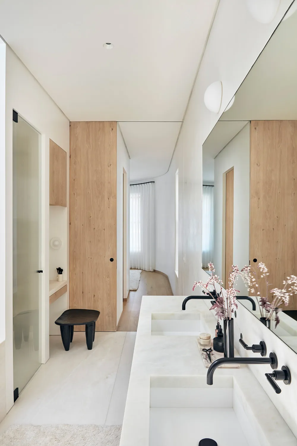 Intérieurs élégants de town-house à murs arrondis à New York - Gallery image 17