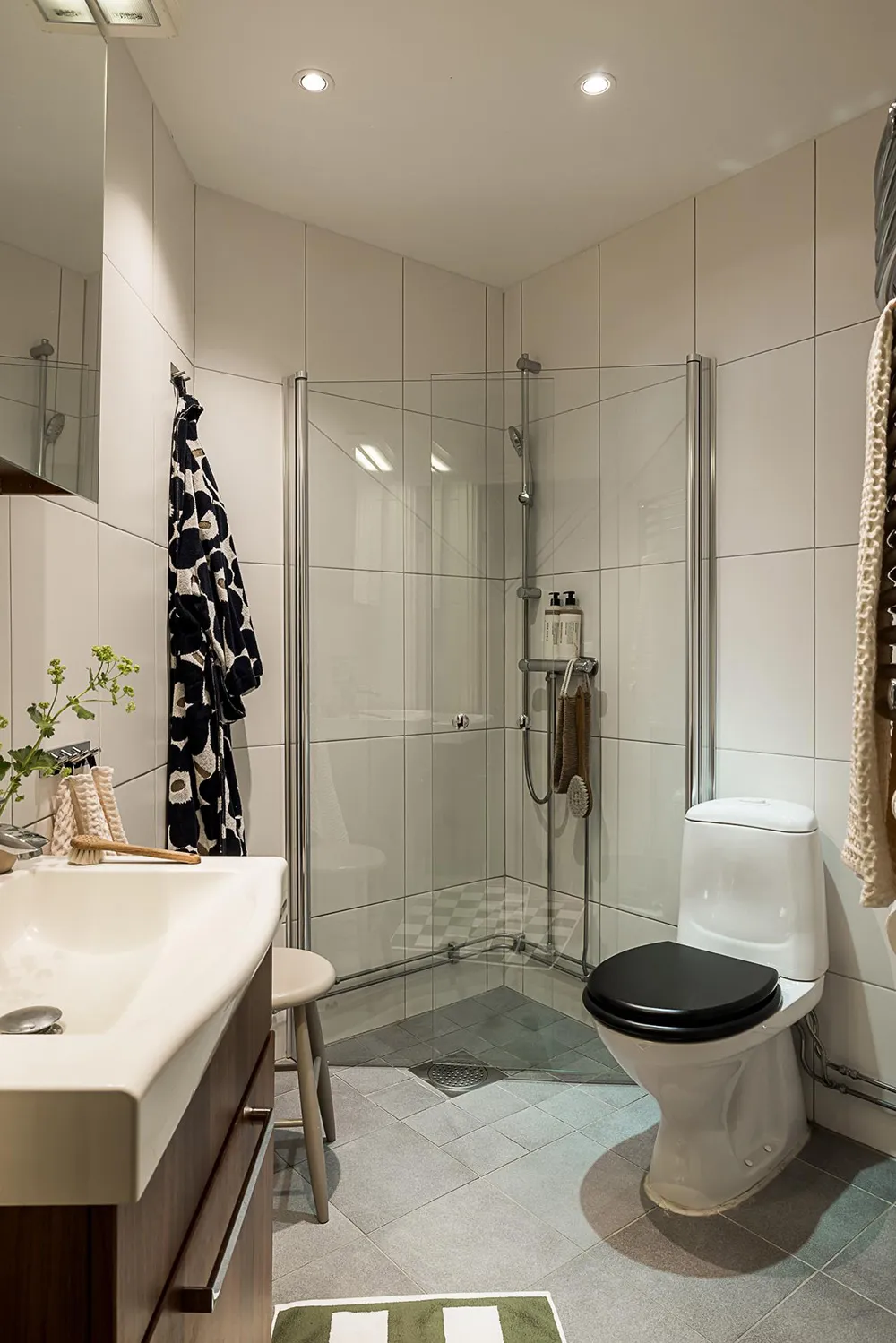 Huile d'olive et autres teintes vertes dans le design d'un appartement suédois (76 m²) - Gallery image 21