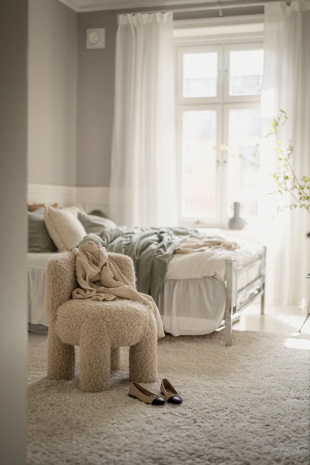 Jasny skandynawski wnętrze z skórzanympfu - Gallery image 23