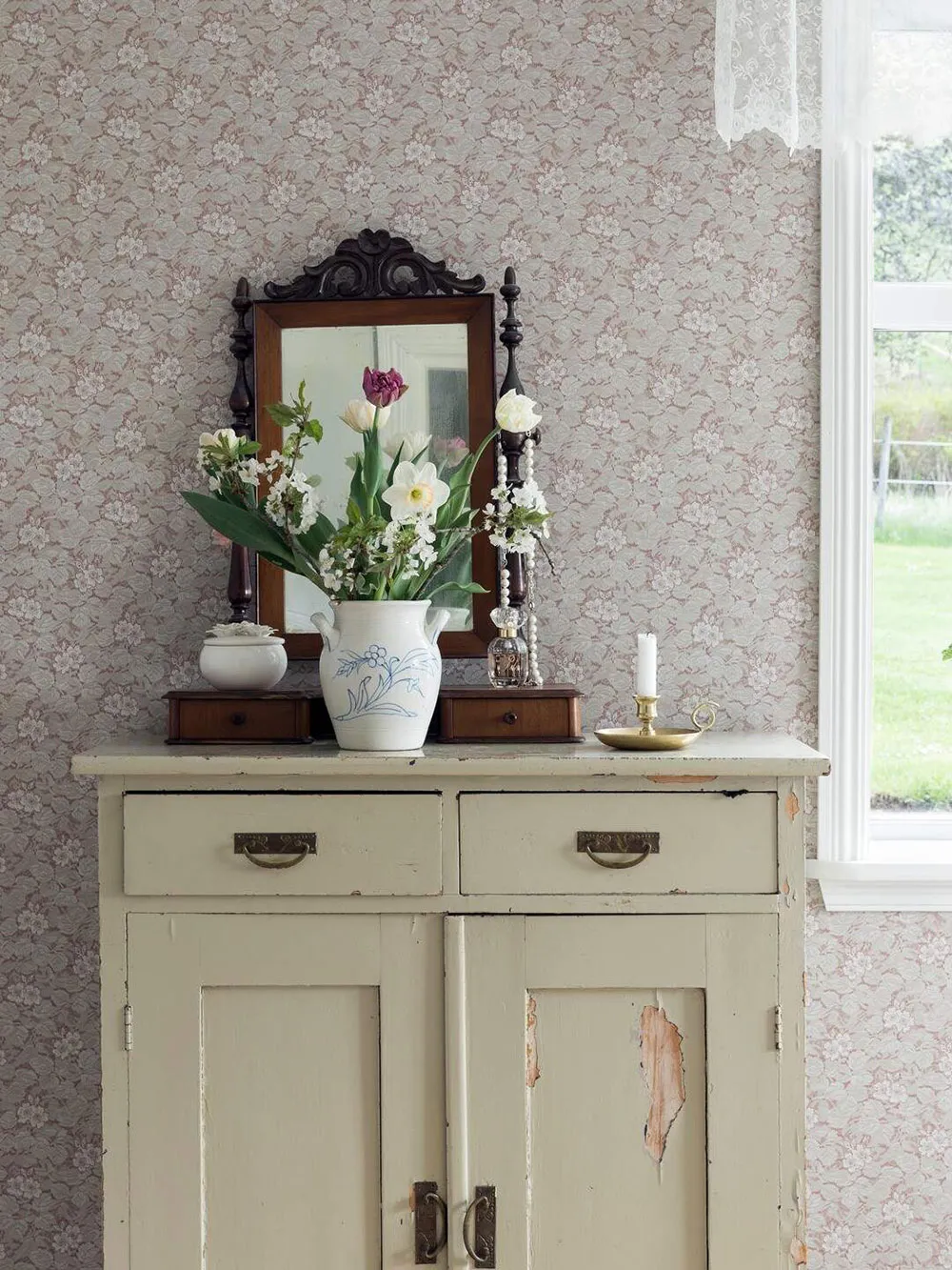 Traditional Swedish Cottage of the 19th Century with Red Facade and Countryside Interior - Gallery image 11