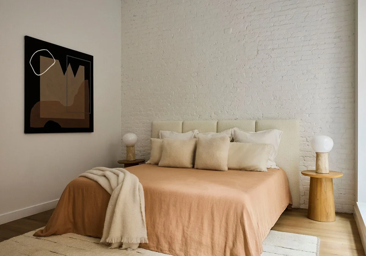 Modny dekor w ciepłych tonach i otwarte przestrzenie: loft w Nowym Jorku - Gallery image 8