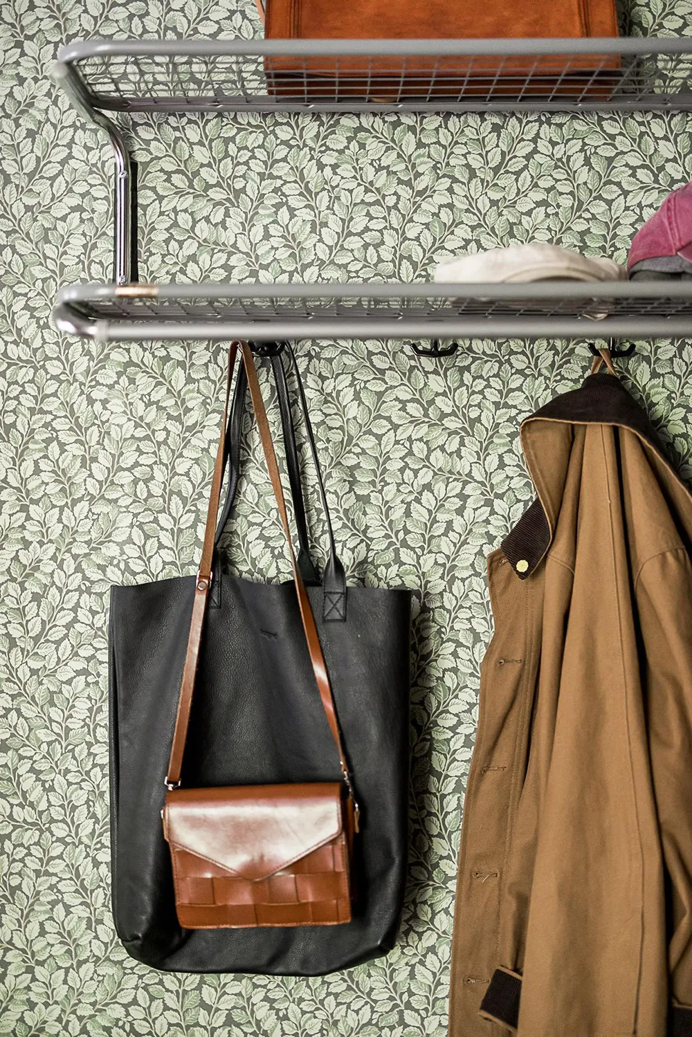 Huile d'olive et autres teintes vertes dans le design d'un appartement suédois (76 m²) - Gallery image 23