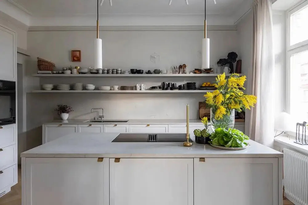 Moderne Klassik mit stylischen dunklen Akzenten: Wohnung in Stockholm - Gallery image 8