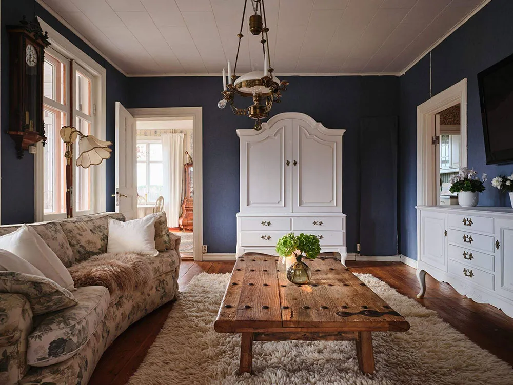 Ungewöhnliche alte Villa mit Türmen in Schweden - Gallery image 4