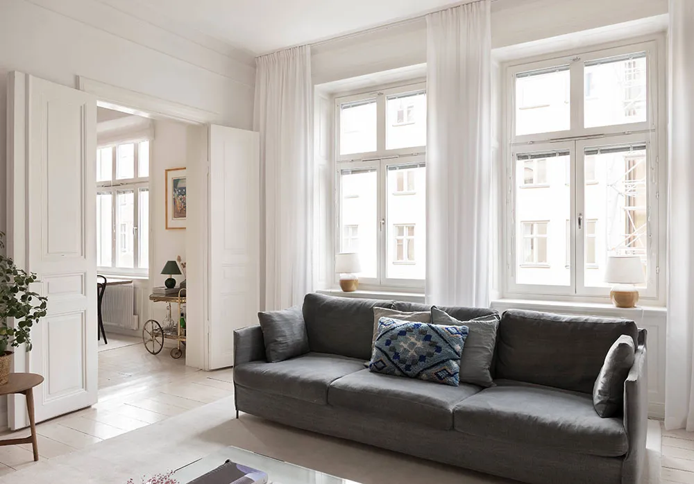Jasny biały wnętrze w starym budynku centrum Stockholm (88 m²) - 2