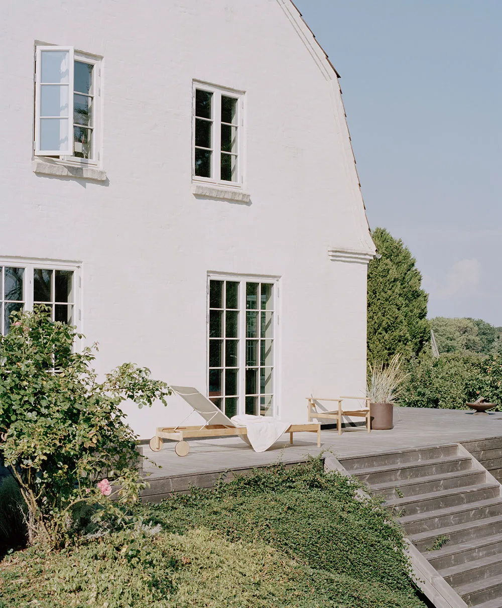Воздушний мінімалізм у дизайні старої кам'яної вілли в Данії - Gallery image 1