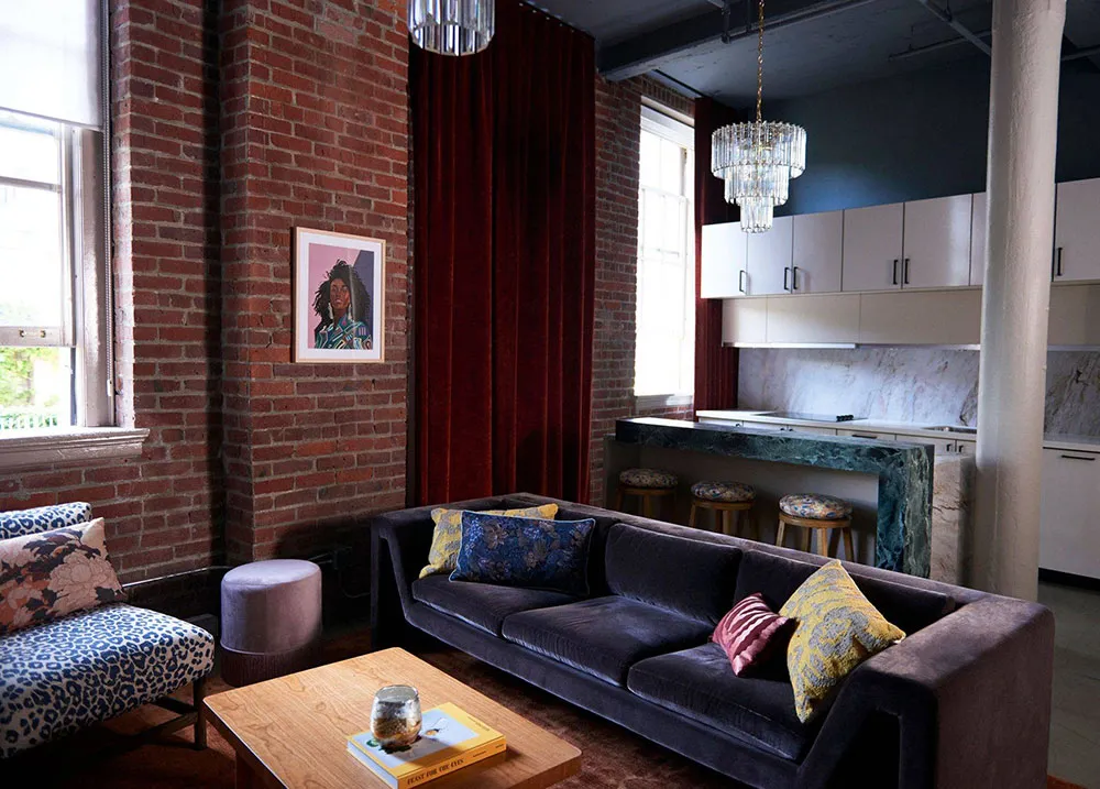 Ricos matices y cristal en el fondo de ladrillo: loft en Canadá - Gallery image 2