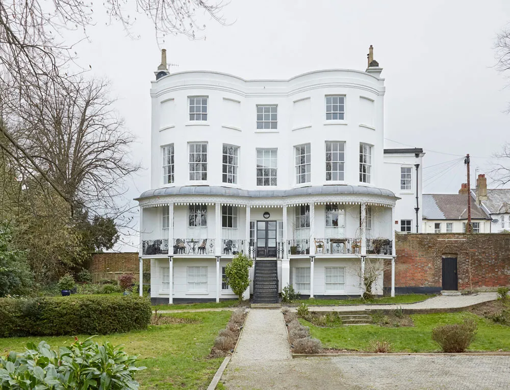 Великолепна класична вілла зі світлими інтер'єрами в Англії - Gallery image 18