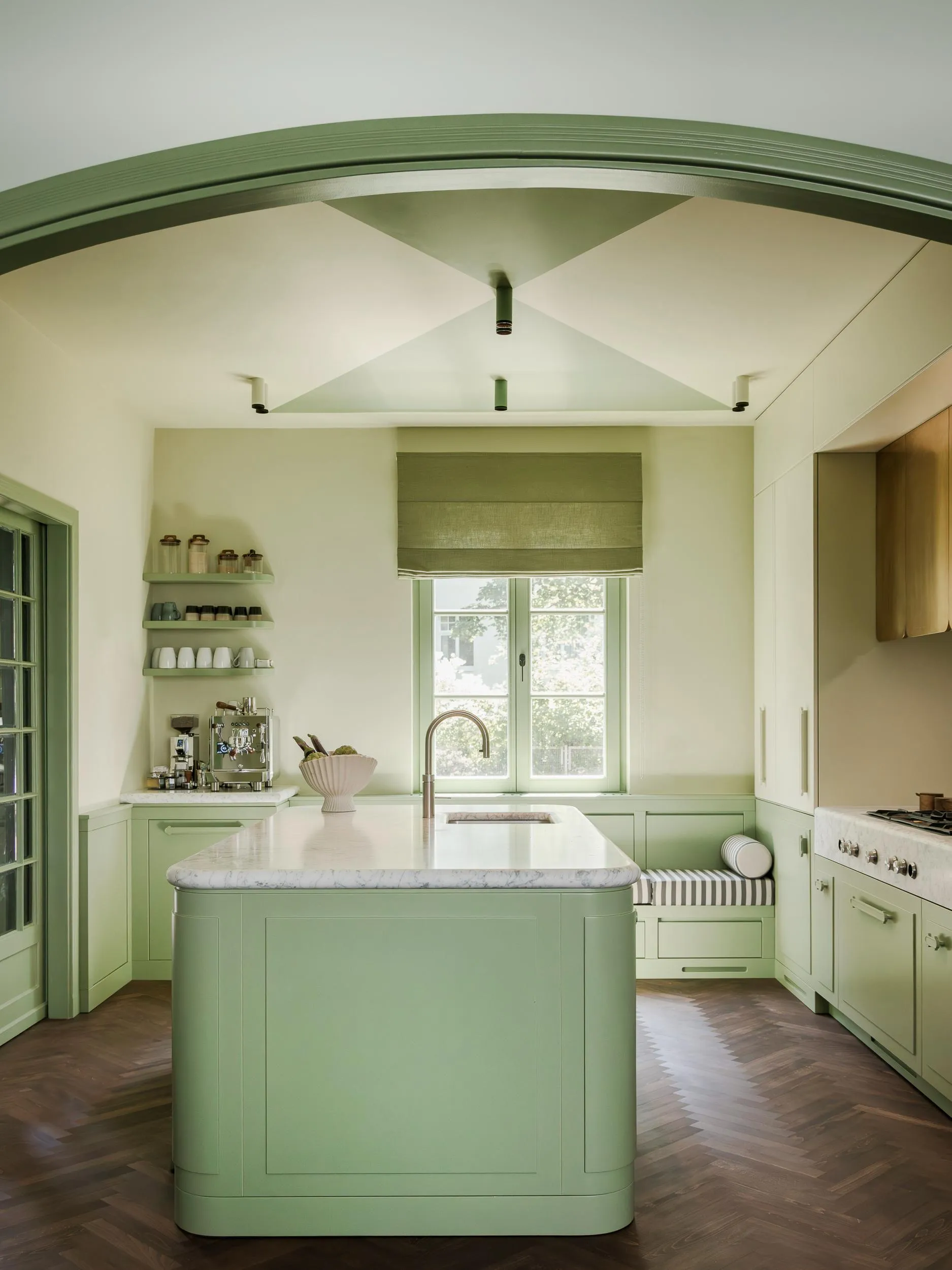 Оттенки зелёного и нотки ар-деко: вилла в тихом районе Берлина - Gallery image 8