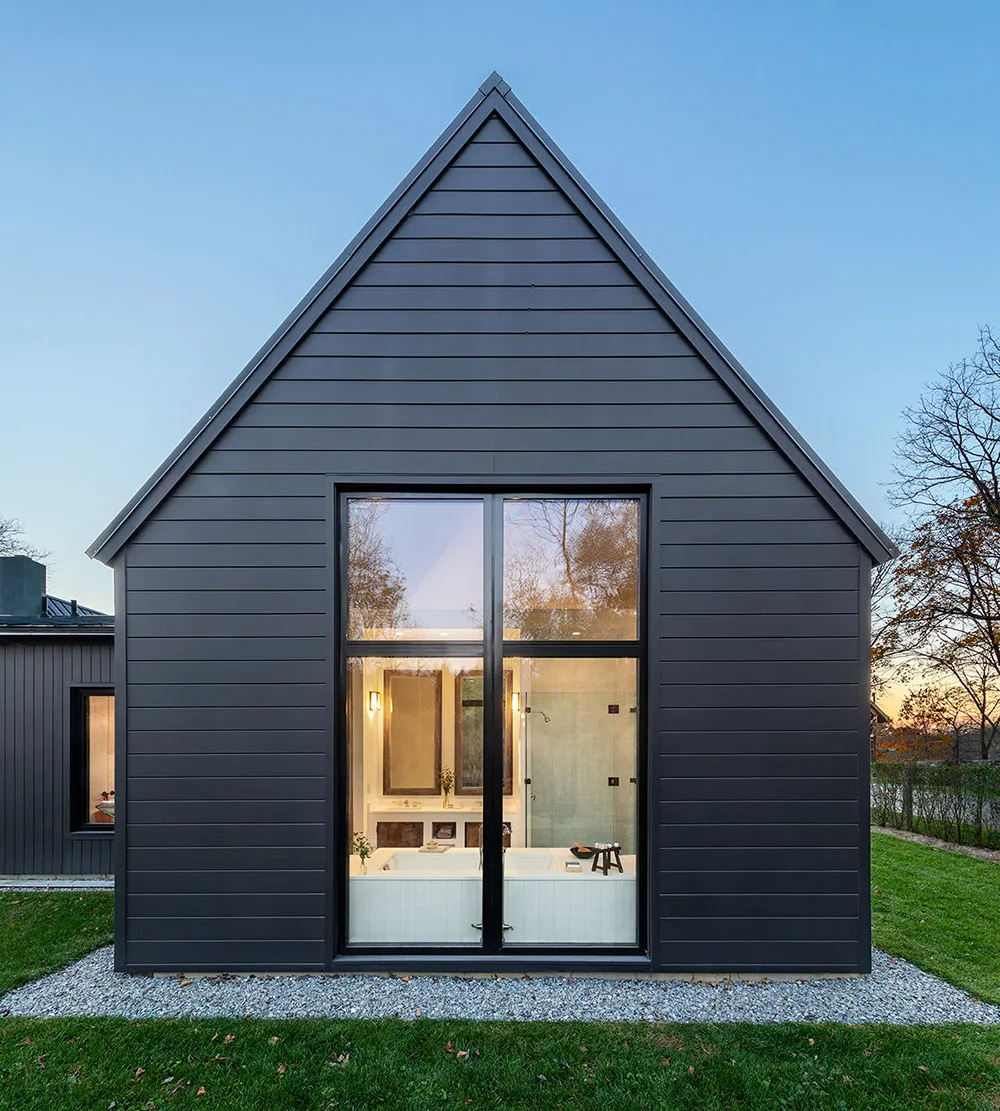 Intérieurs très lumineux d'un moderne cottage noir en pleine nature - Gallery image 19