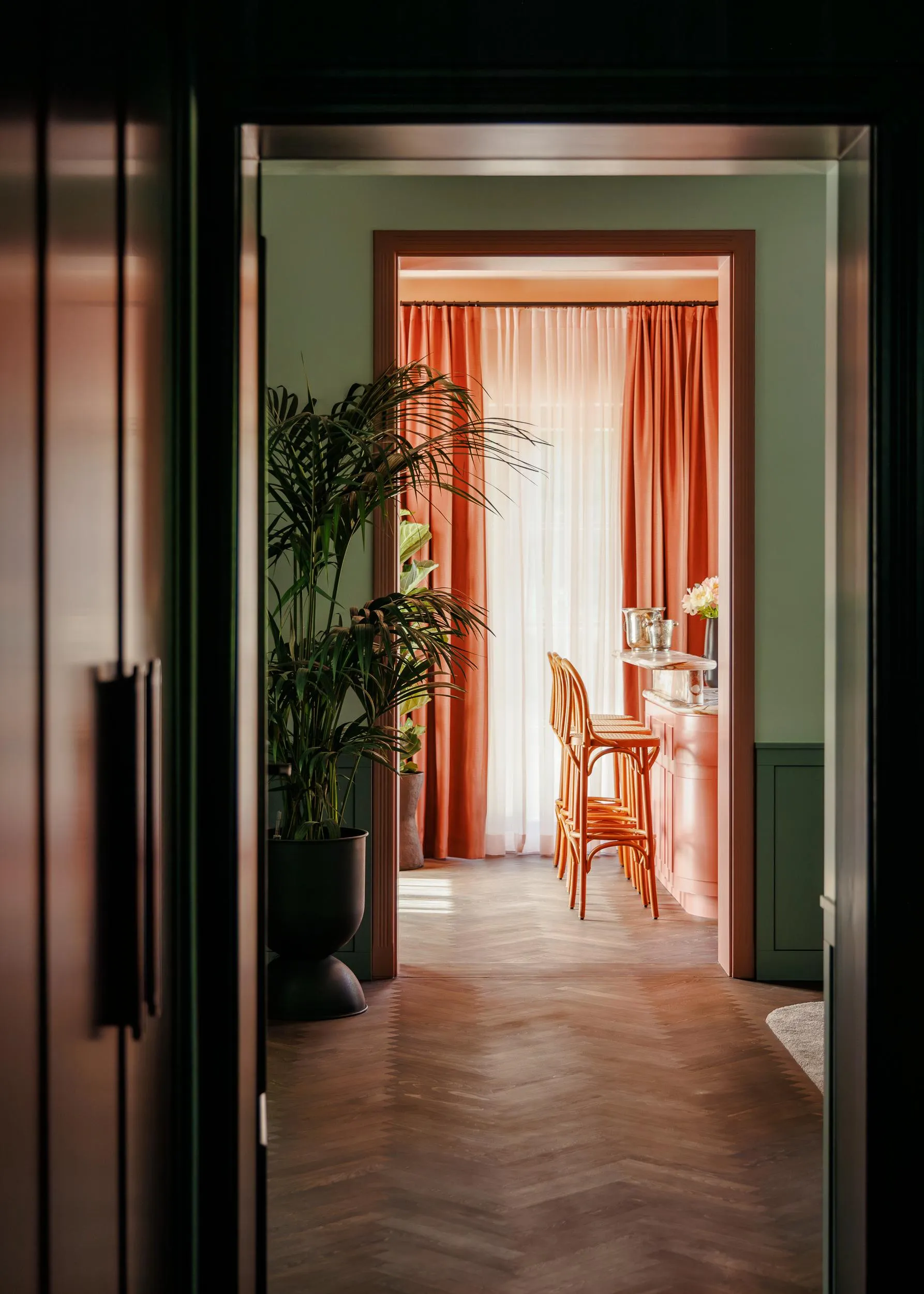 Оттенки зелёного и нотки ар-деко: вилла в тихом районе Берлина - Gallery image 4