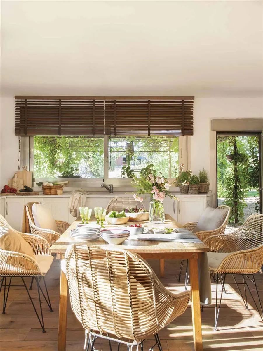 Beautiful Stone Cottage with Glass Walls in Spain, Nestled in Greenery - Gallery image 7