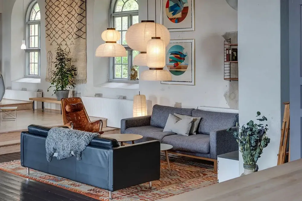 Mittelalterliche Gewölbe und offener Raum: Einzigartiges Haus in einer ehemaligen Kirche in Schweden - Gallery image 6