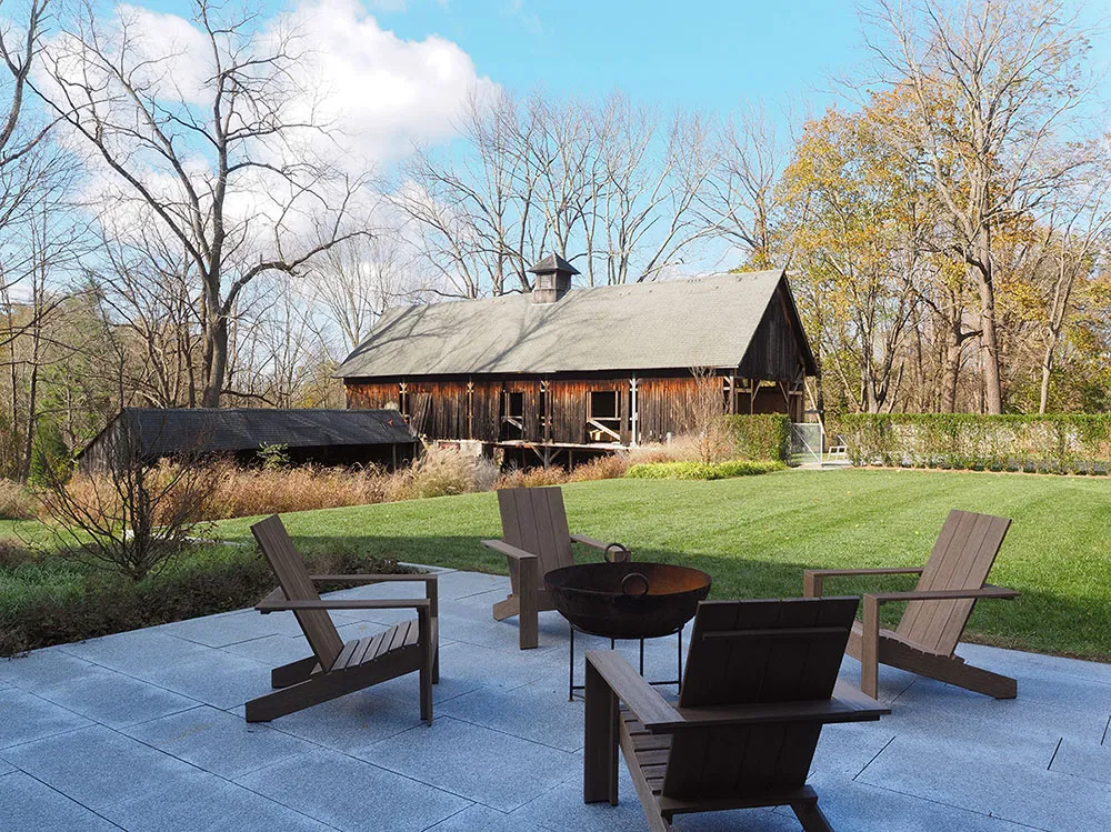 Intérieurs très lumineux d'un moderne cottage noir en pleine nature - Gallery image 27