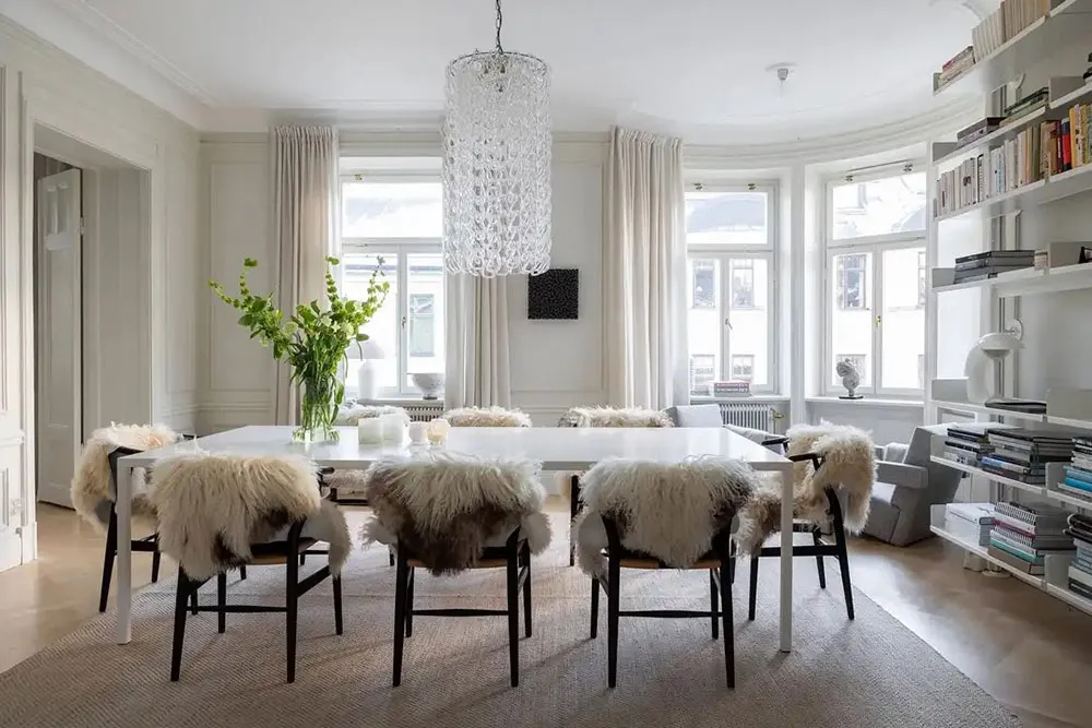 Moderne Klassik mit stylischen dunklen Akzenten: Wohnung in Stockholm - Gallery image 6