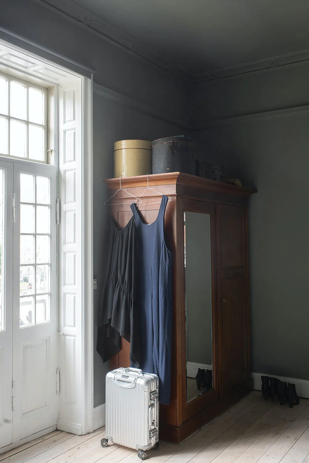 Apartamenty rodziny projektanta w Kopenhadze z nowoczesnymi zielonymi ścianami i linią - Gallery image 10