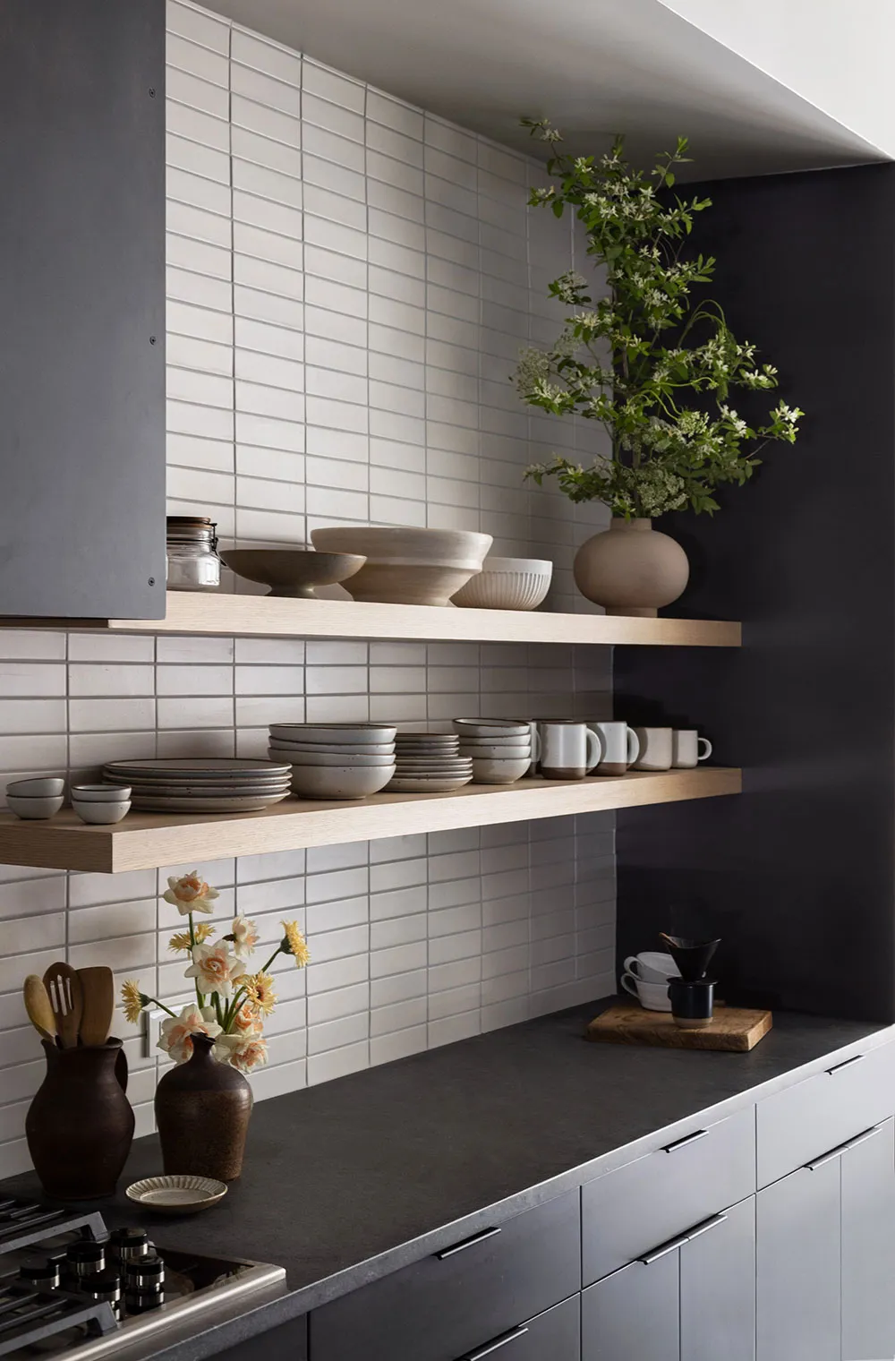 Peaceful but Stylish Modern Interior of a Townhouse in Brooklyn - Gallery image 7