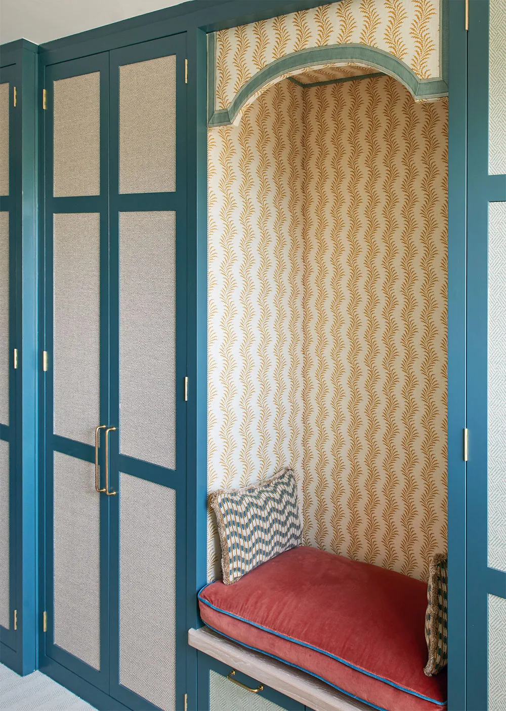 Colorful House in London Inspired by Paddington Movies - Gallery image 14