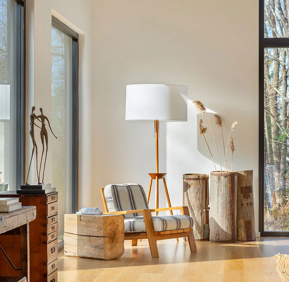 Intérieurs très lumineux d'un moderne cottage noir en pleine nature - Gallery image 16