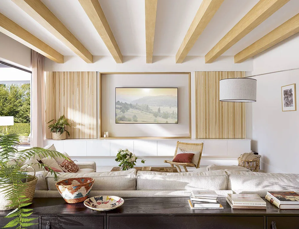 Interior luminoso y natural de una casa acogedora en España - Gallery image 3