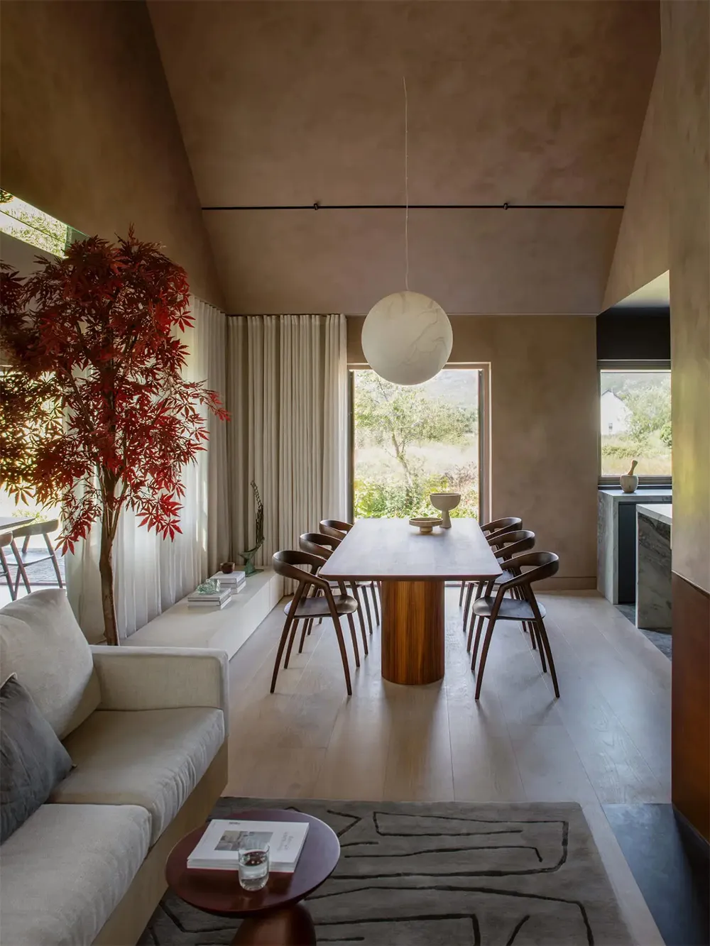 Красивая гамма в дизайне коттеджа посреди суровой природы Ирландии - Gallery image 1