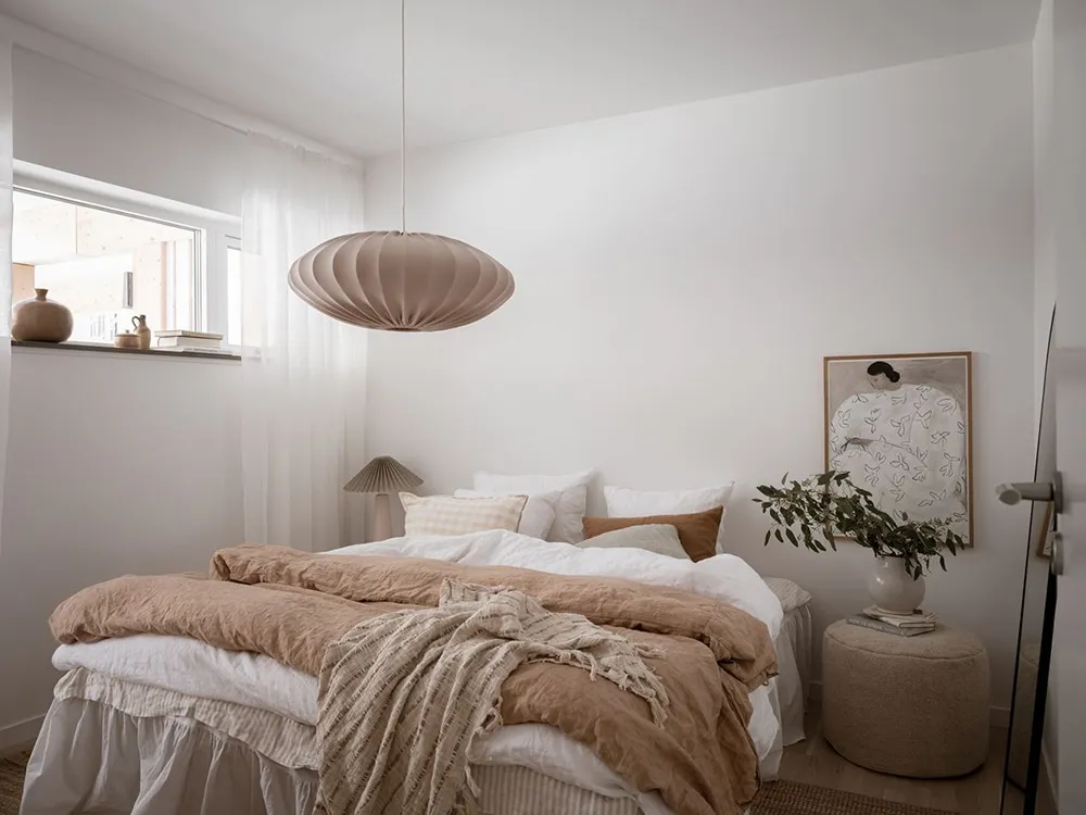 Decoración beige suave en un apartamento escandinavo pequeño (52 m²) - Gallery image 10