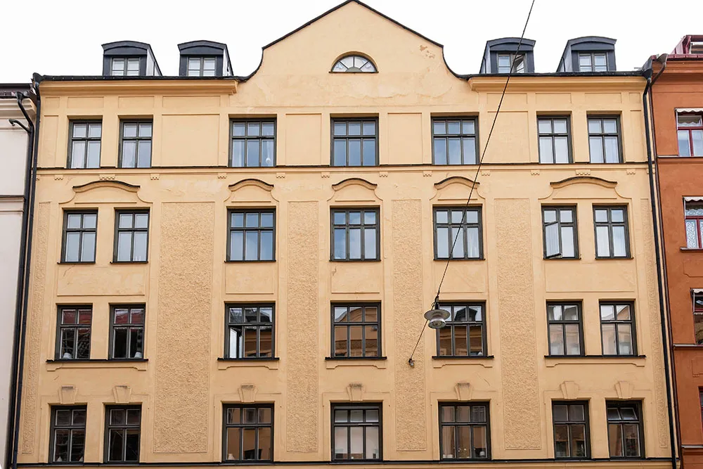Jasny biały wnętrze w starym budynku centrum Stockholm (88 m²) - 19