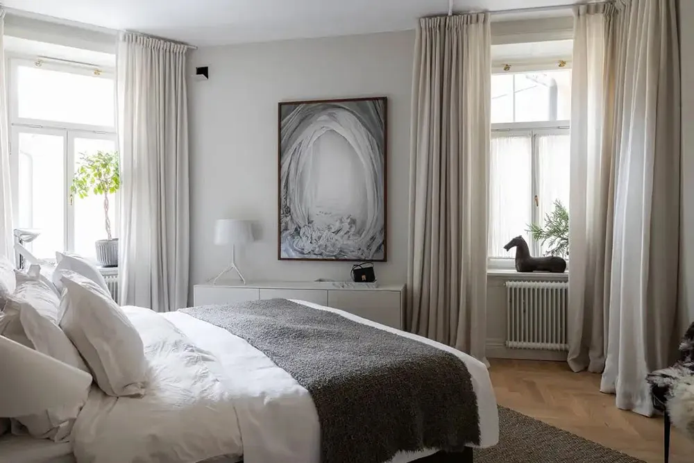 Moderne Klassik mit stylischen dunklen Akzenten: Wohnung in Stockholm - Gallery image 10