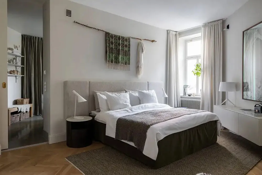 Moderne Klassik mit stylischen dunklen Akzenten: Wohnung in Stockholm - Gallery image 9