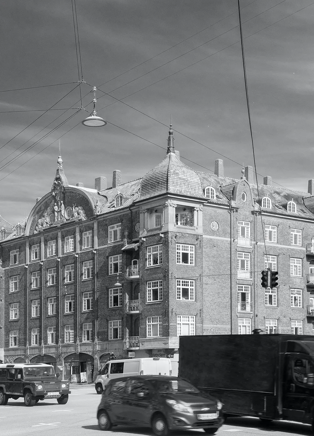 Apartamenty rodziny projektanta w Kopenhadze z nowoczesnymi zielonymi ścianami i linią - Gallery image 15