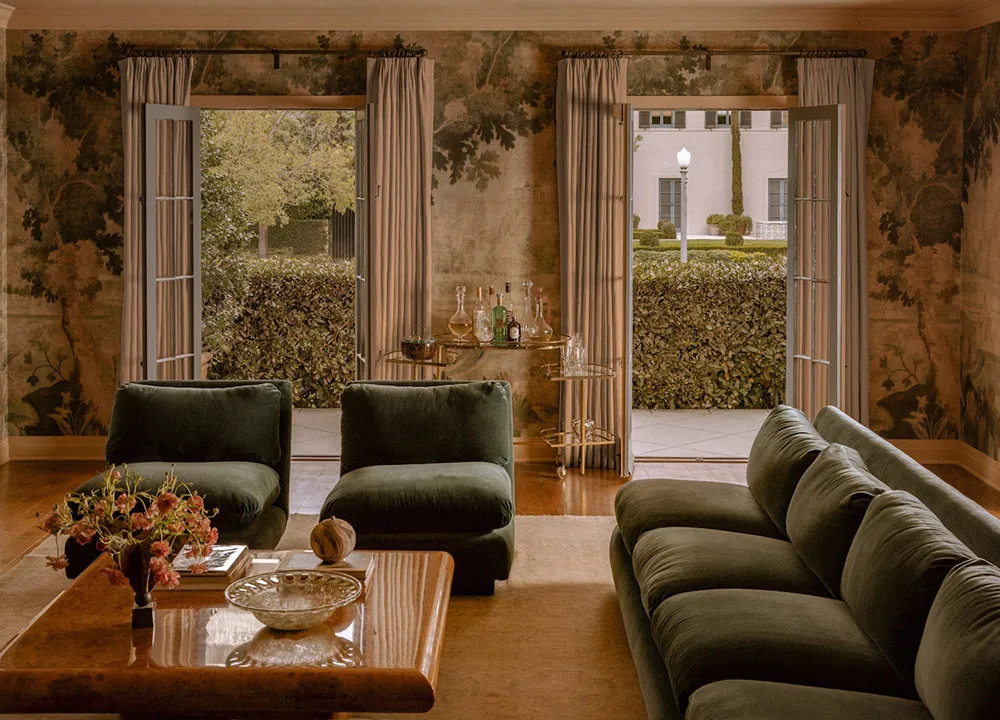 Intimité douce et belles peintures murales : maison à Los Angeles - Gallery image 2