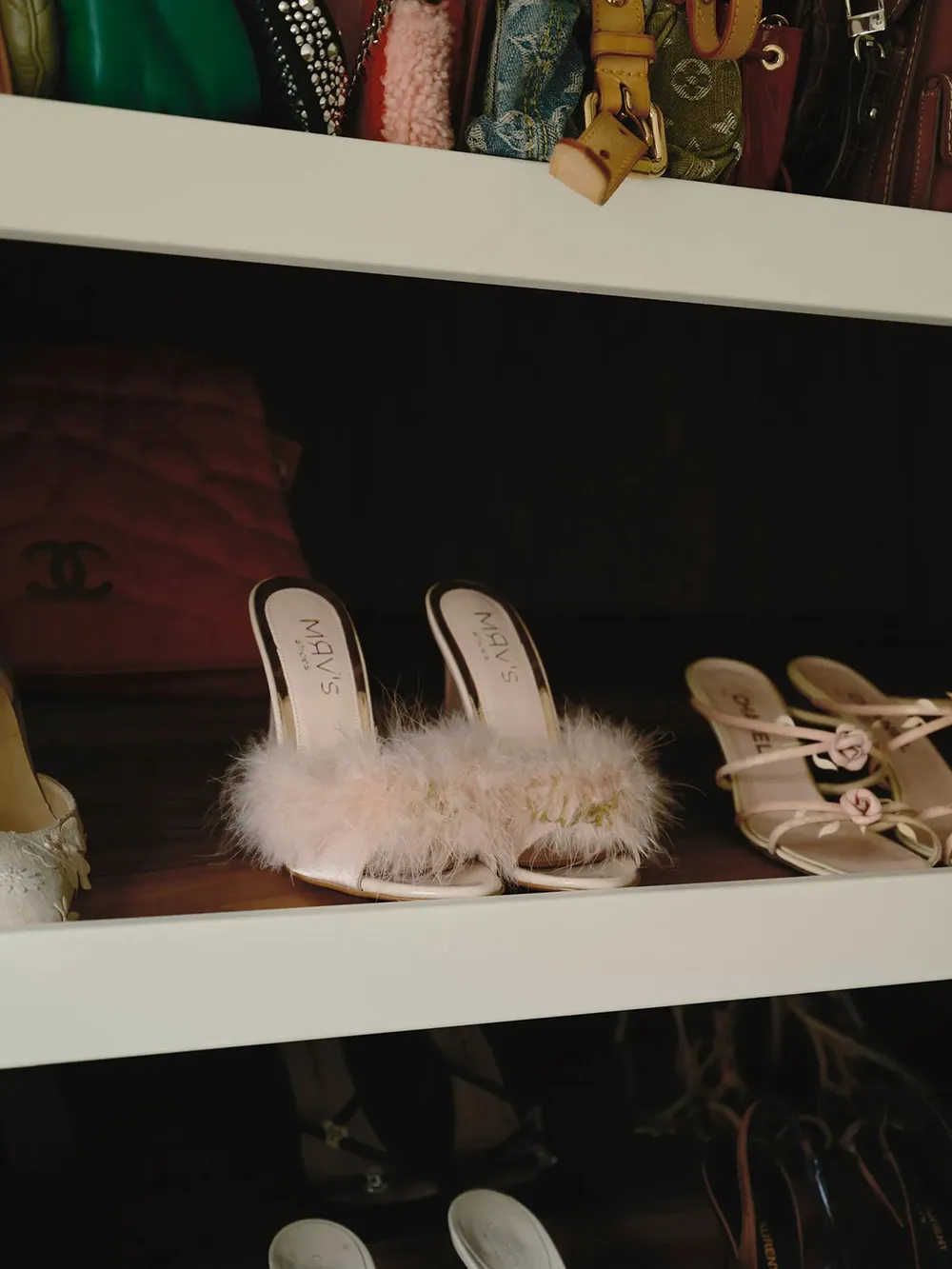 Niegość i glamour: piękny mieszkanie znanej blogerki mody w Stokholmie - 14