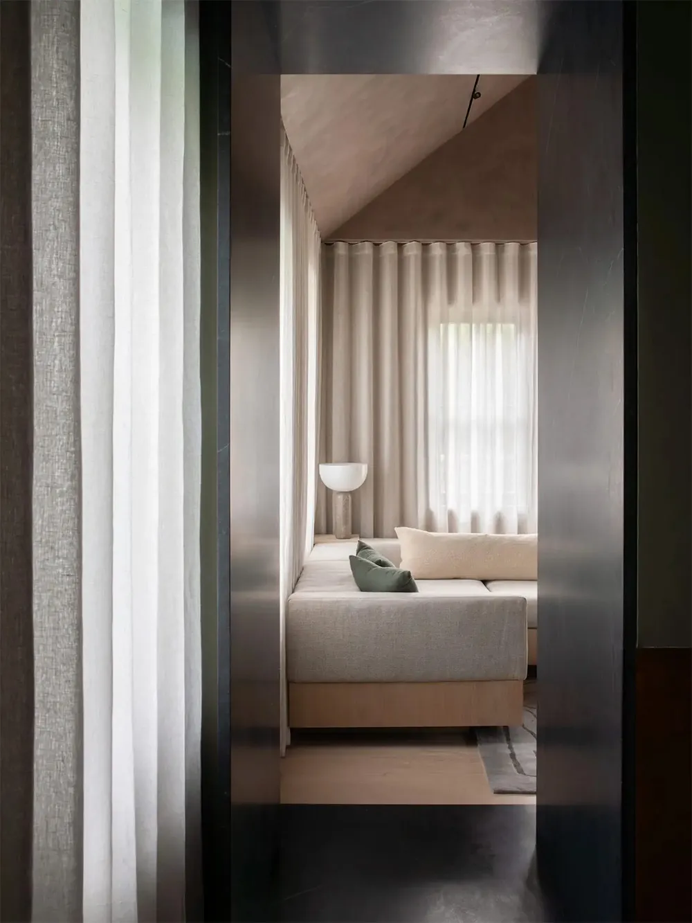 Красивая гамма в дизайне коттеджа посреди суровой природы Ирландии - Gallery image 8