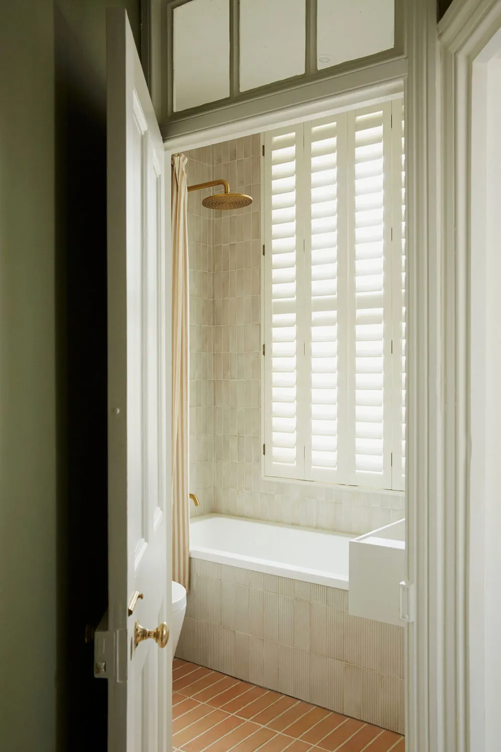 Великолепна класична вілла зі світлими інтер'єрами в Англії - Gallery image 15