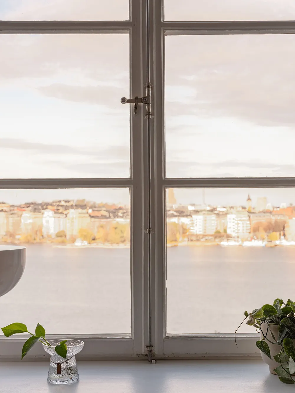 Спальня за стеклом и виды на залив: небольшая квартира в Стокгольме (36 кв. м) - Gallery image 8
