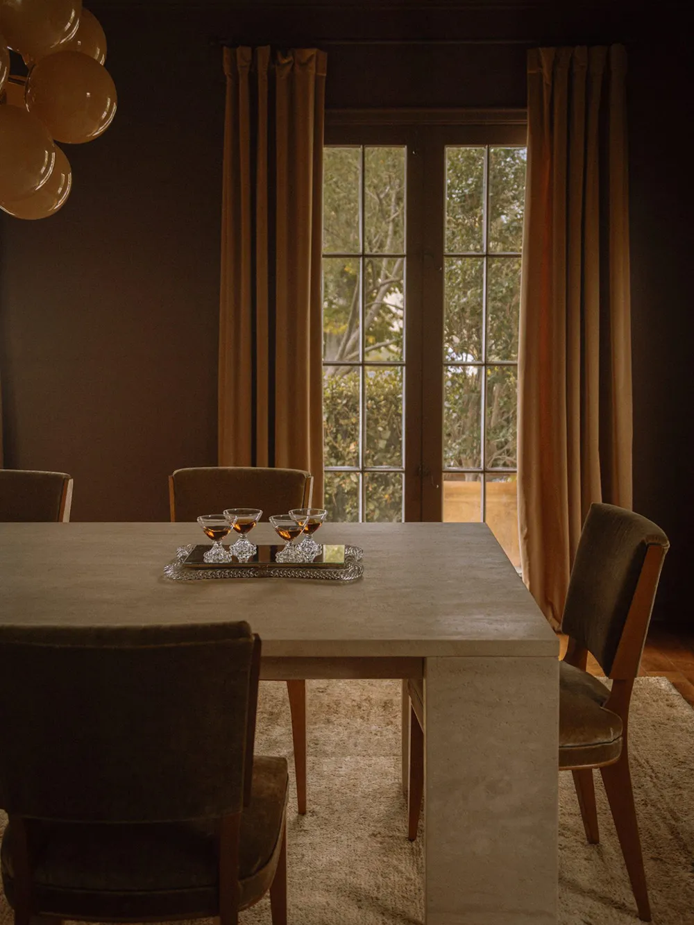 Intimité douce et belles peintures murales : maison à Los Angeles - Gallery image 5