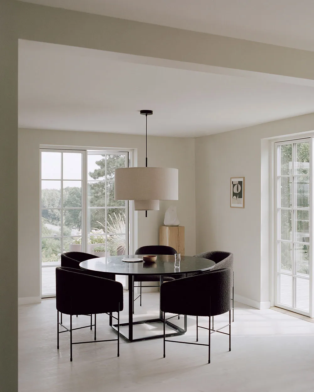 Воздушний мінімалізм у дизайні старої кам'яної вілли в Данії - Gallery image 3