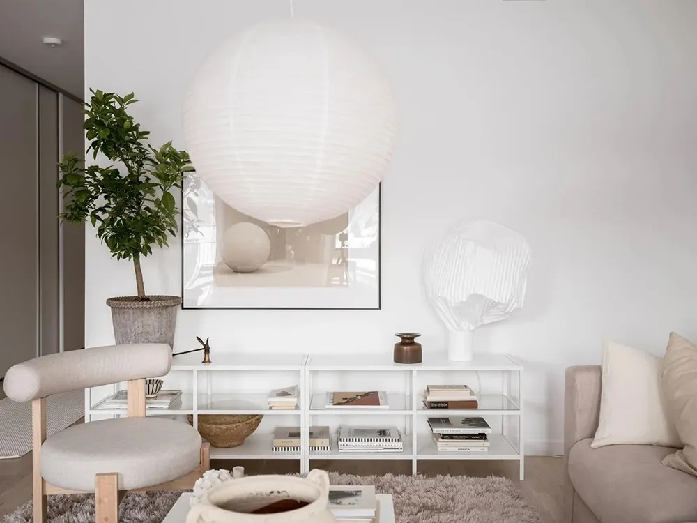 Decoración beige suave en un apartamento escandinavo pequeño (52 m²) - Gallery image 5