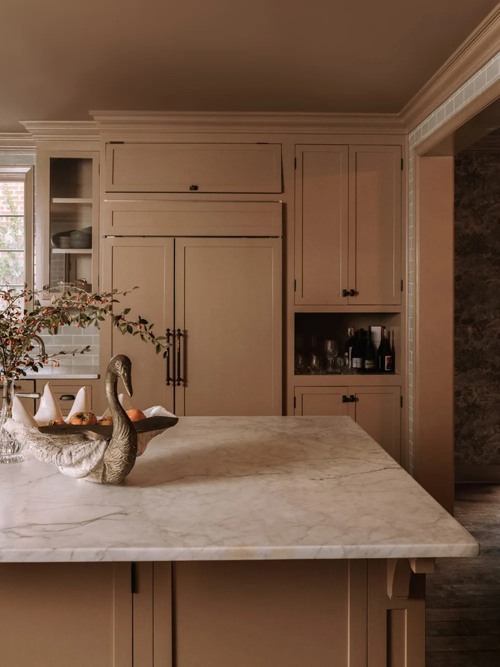 Intimité douce et belles peintures murales : maison à Los Angeles - Gallery image 6