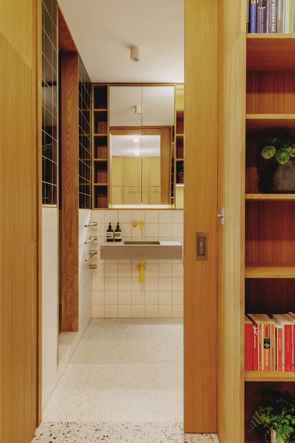 Cozy Loft Apartments in Old Warehouse Building in London - Gallery image 15