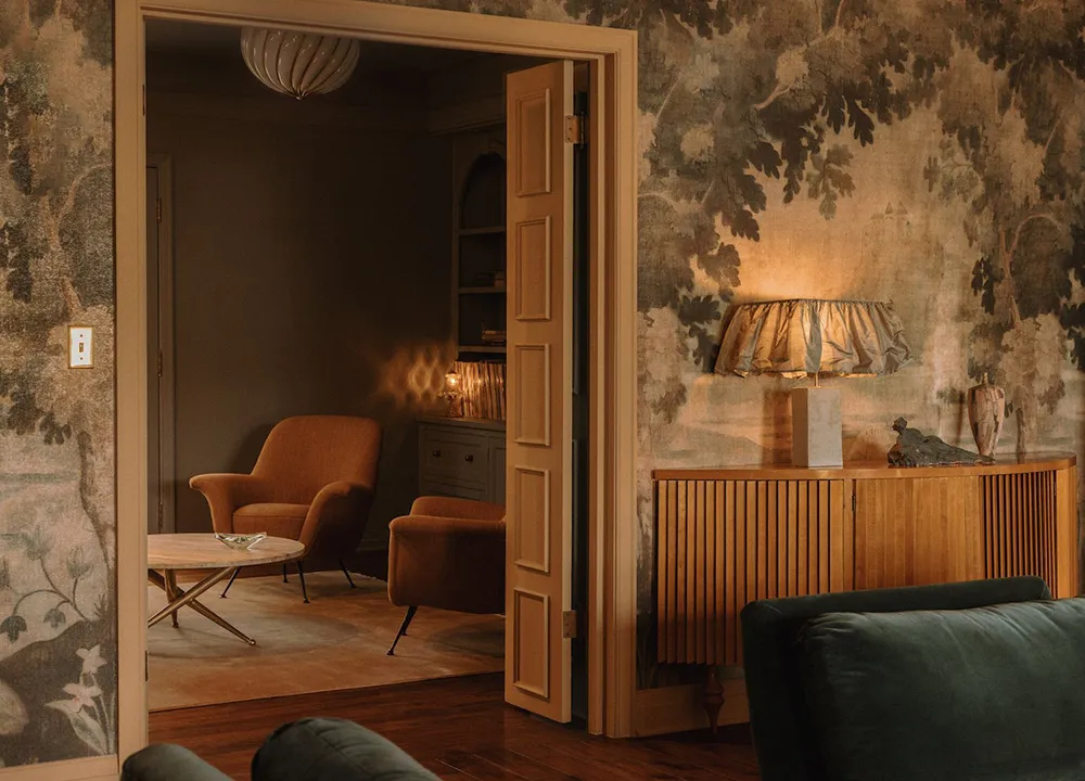 Intimité douce et belles peintures murales : maison à Los Angeles - Gallery image 12