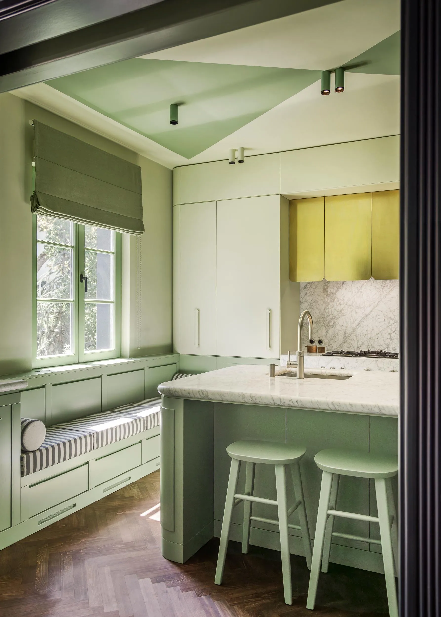 Оттенки зелёного и нотки ар-деко: вилла в тихом районе Берлина - Gallery image 7