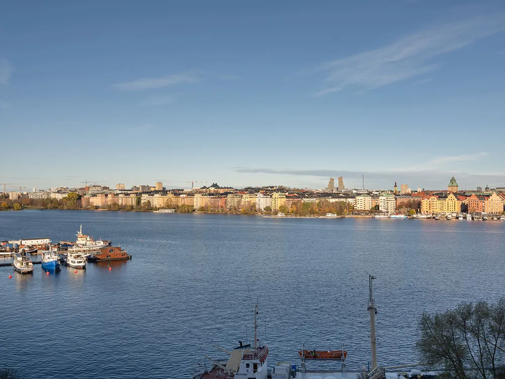 Спальня за стеклом и виды на залив: небольшая квартира в Стокгольме (36 кв. м) - Gallery image 2