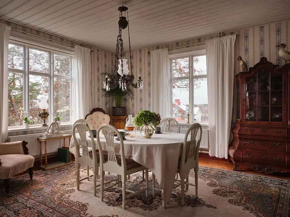 Ungewöhnliche alte Villa mit Türmen in Schweden - Gallery image 2