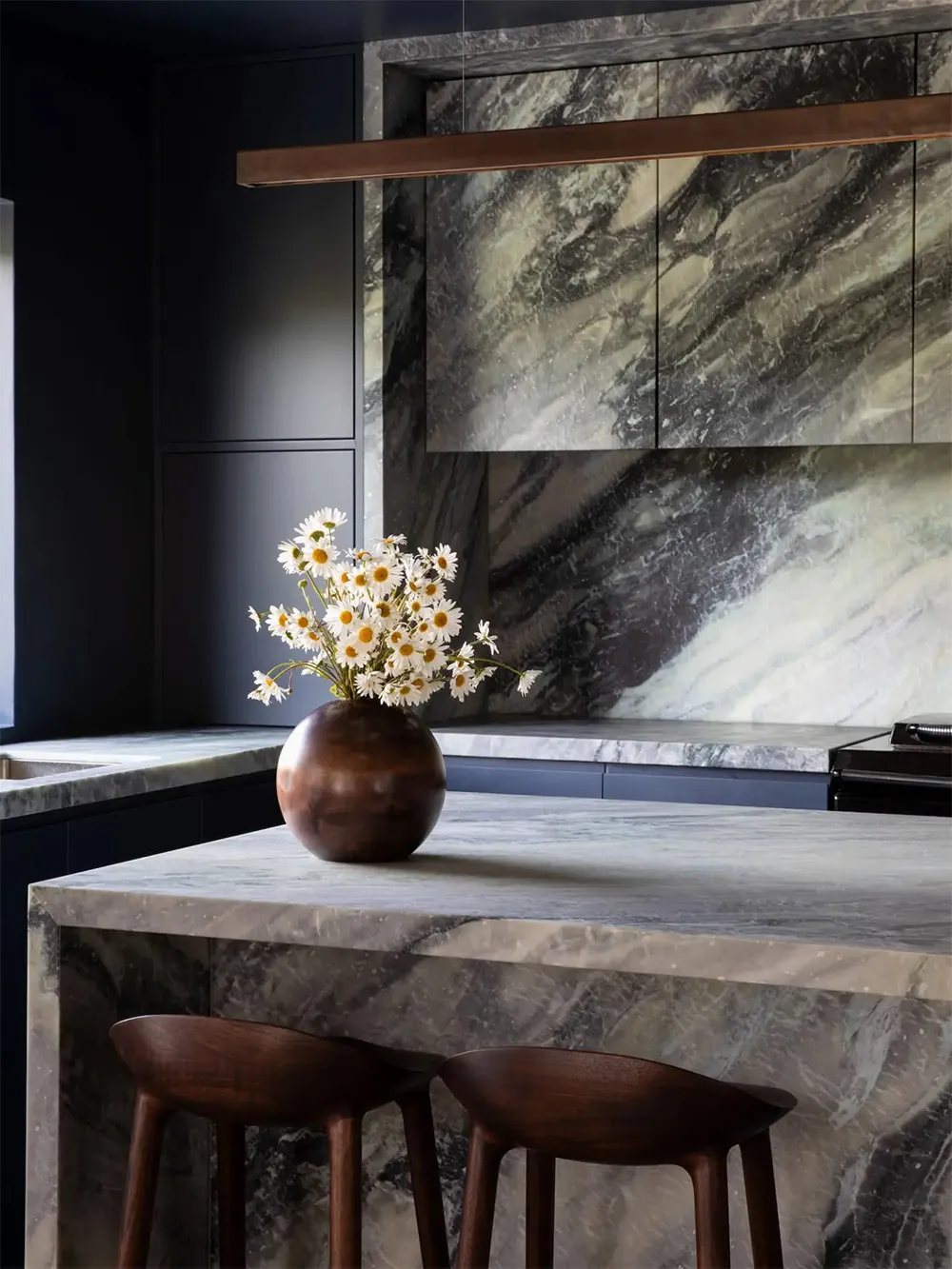 Красивая гамма в дизайне коттеджа посреди суровой природы Ирландии - Gallery image 4